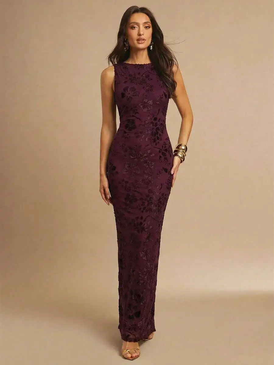 

Burgundy Flocked Floral Jacquard Sleeveless Round Neck Fitted Maxi Dress