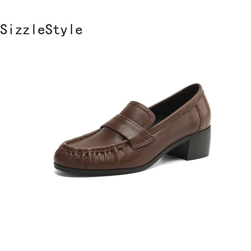 

Женские лоферы в стиле ретро из натуральной овчины на массивном каблуке 4,5 см с круглым носком без шнуровки, плиссированная строчка, гибкая подошва, черный, коричневый