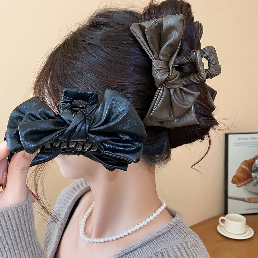 Solide PU-Leder Haarspangen mit Schleife für Coole Frauen Vintage Acryl Haarklammer Große Haarspangen Krabben-Haarschmuck M