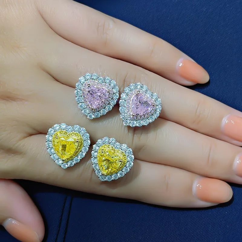 

Fashion jewelry S925 sterling silver heart-shaped earrings 7 * 7 ice flower cut small main stone, about 5 carat small diamond