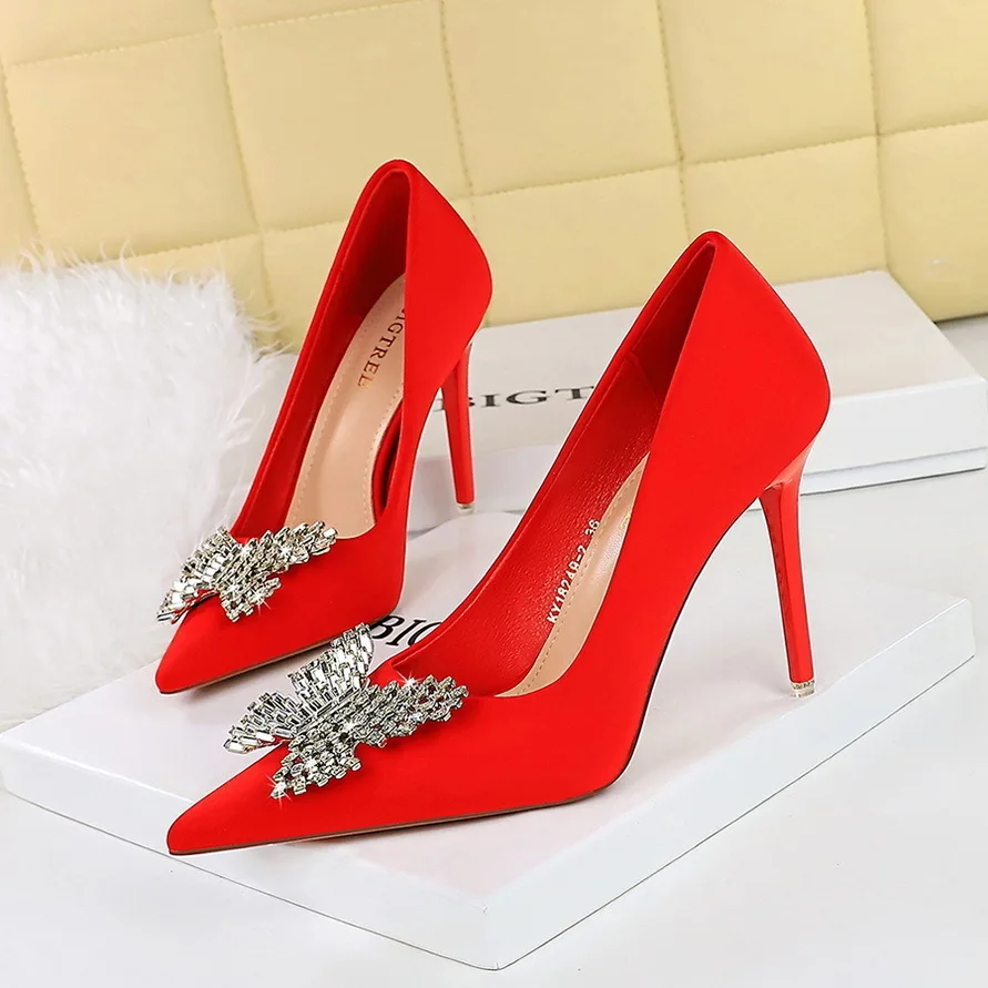 

Women Pumps Shoes Korean Edition Banquet Silk Shallow Mouth Pointed Metal Water Diamond Bow Single Ladies Middle Heels Shoese