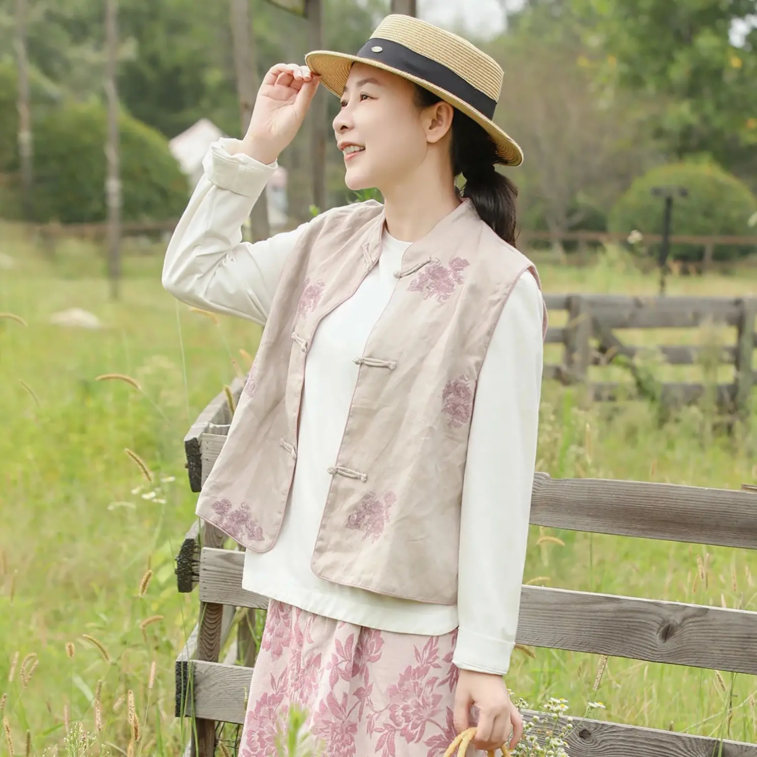 

Осенний льняной жилет LZJN для женщин, элегантный и универсальный жилет с вышивкой в стиле эпохи Китайской Республики.