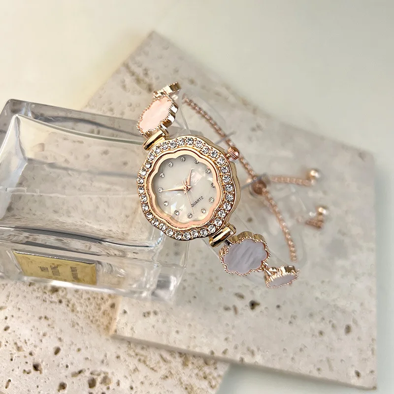 

Женские часы, модная женская версия, простые кварцевые часы со стразами и лепестками, повседневные подарки, наручные часы Relogio Feminino, часы