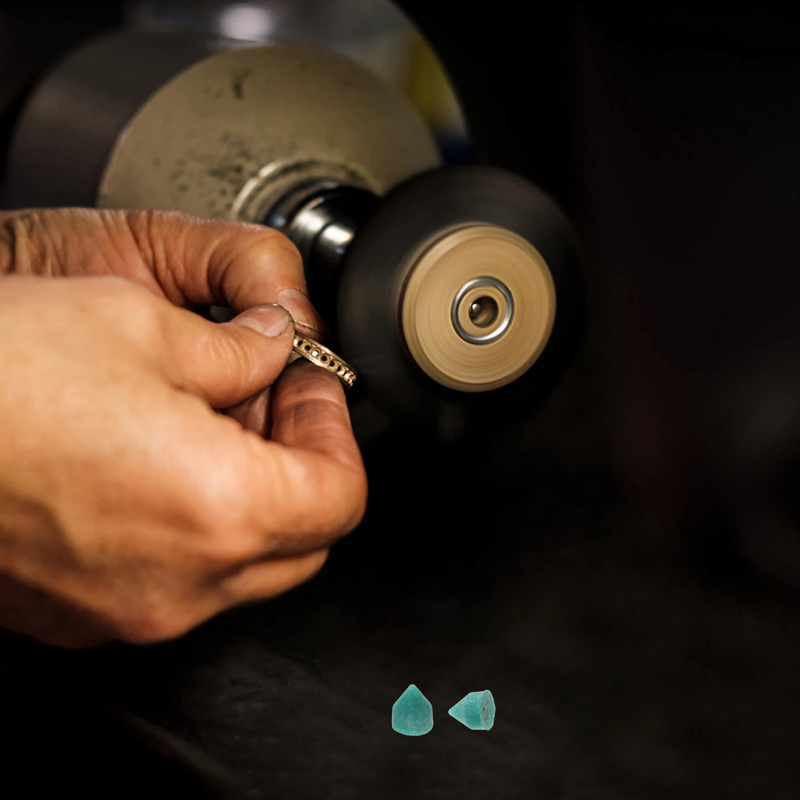 500G Carburo di silicio Tumbling Media Grana triangolare per kit di lucidatura su roccia Bicchiere rotante Macchina Lucidatura abrasiva Riempitore