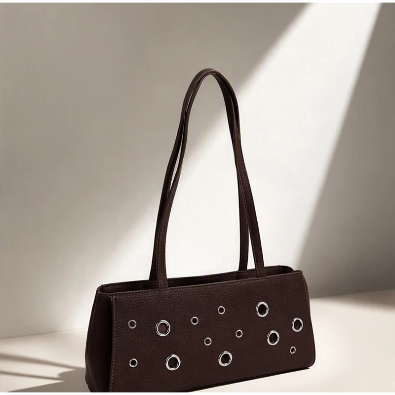 Metallösen-besetzte PU-Schultertasche, rechteckige Nieten-Handtasche für Damen, koreanische minimalistische Mode-Freizeit- und Arbeits-Tasche – Detail 9