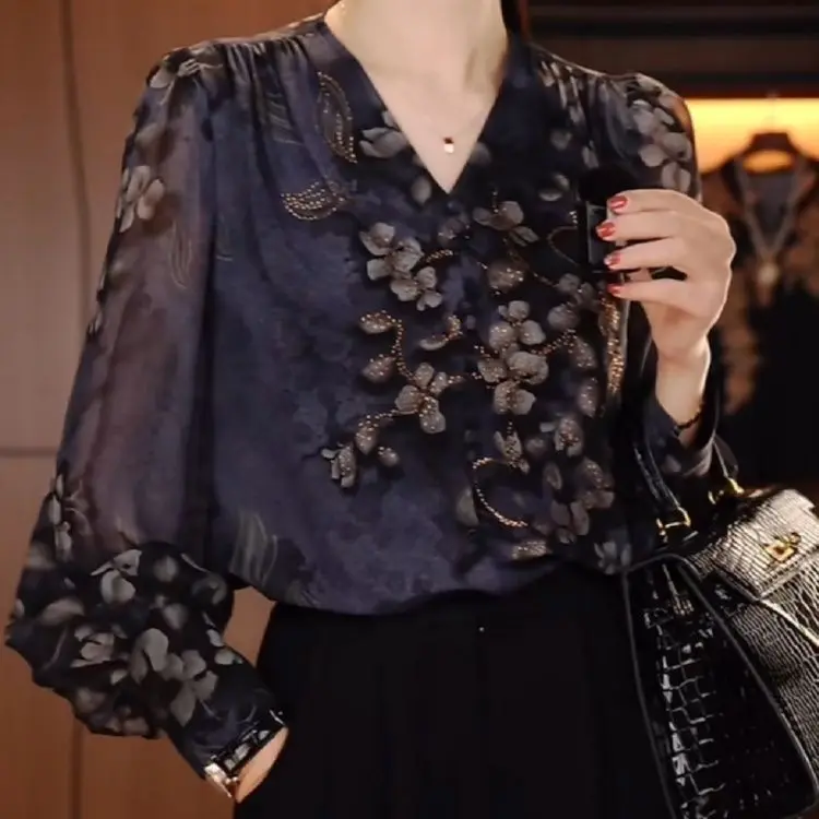 Autumn Western Style Light Luxury Design Age-reducing V-neck Long-sleeved Shirt for Women 2025 New Casual Versatile Slimming Top