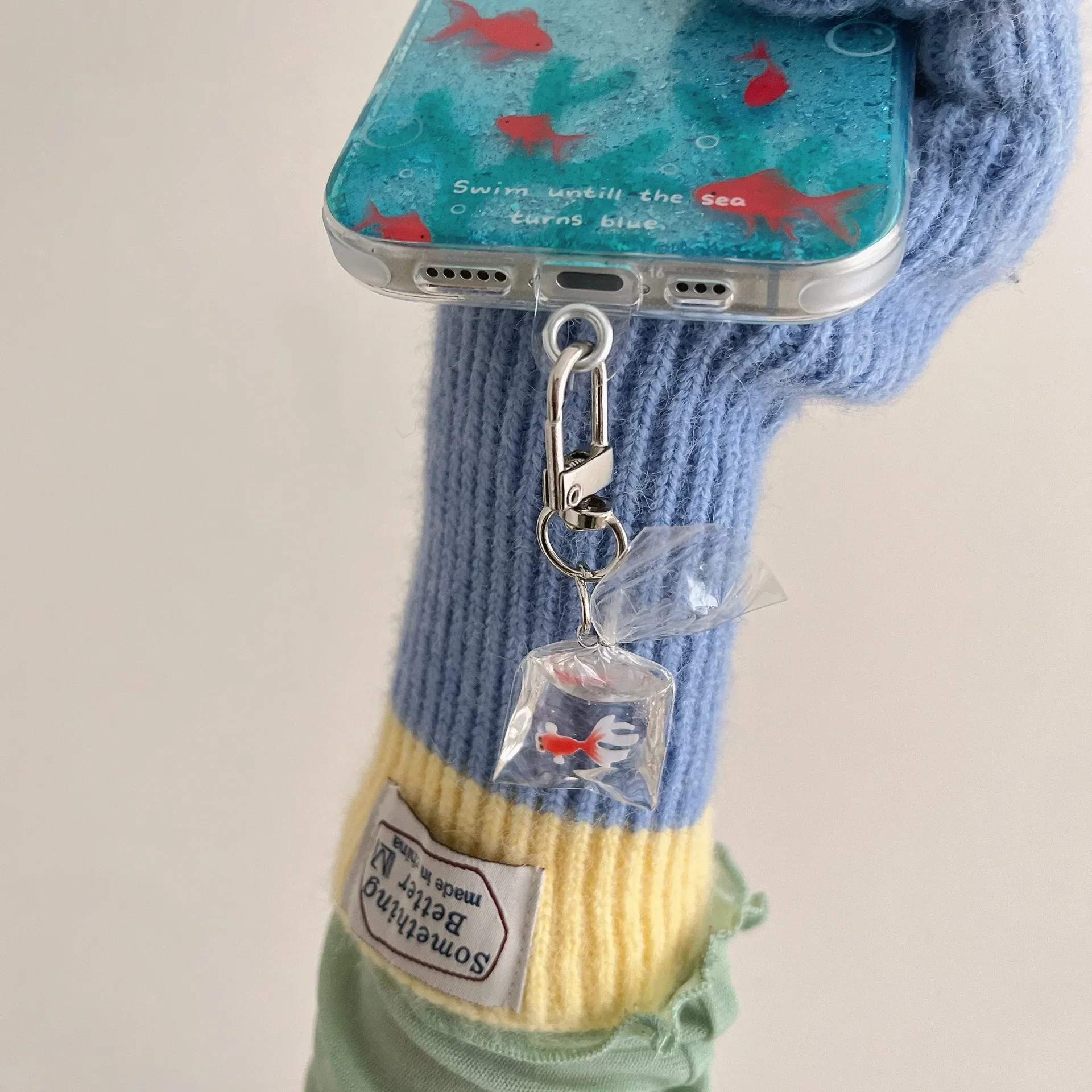 akwarium złota rybka Gradientowe niebieskie brokatowe cekiny Przezroczyste etui na telefon do iPhone'a 16 15 14 13 Pro Max Etui Cute Luxury Cartoon Cover