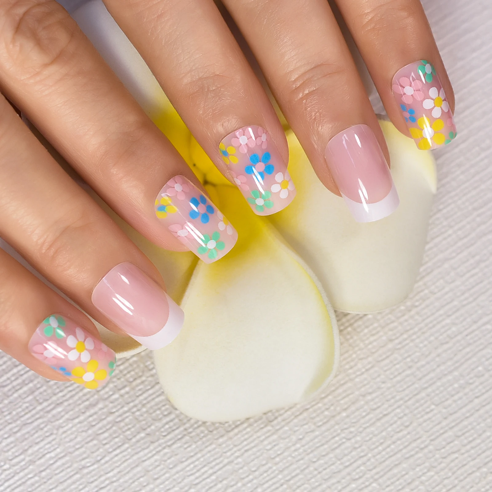 Puntas de uñas cuadradas medianas, 24 Uds. Con patrones de flores, puntas de uñas francesas, Faken Ails, prensa artística en las uñas con pestañas para uso diario