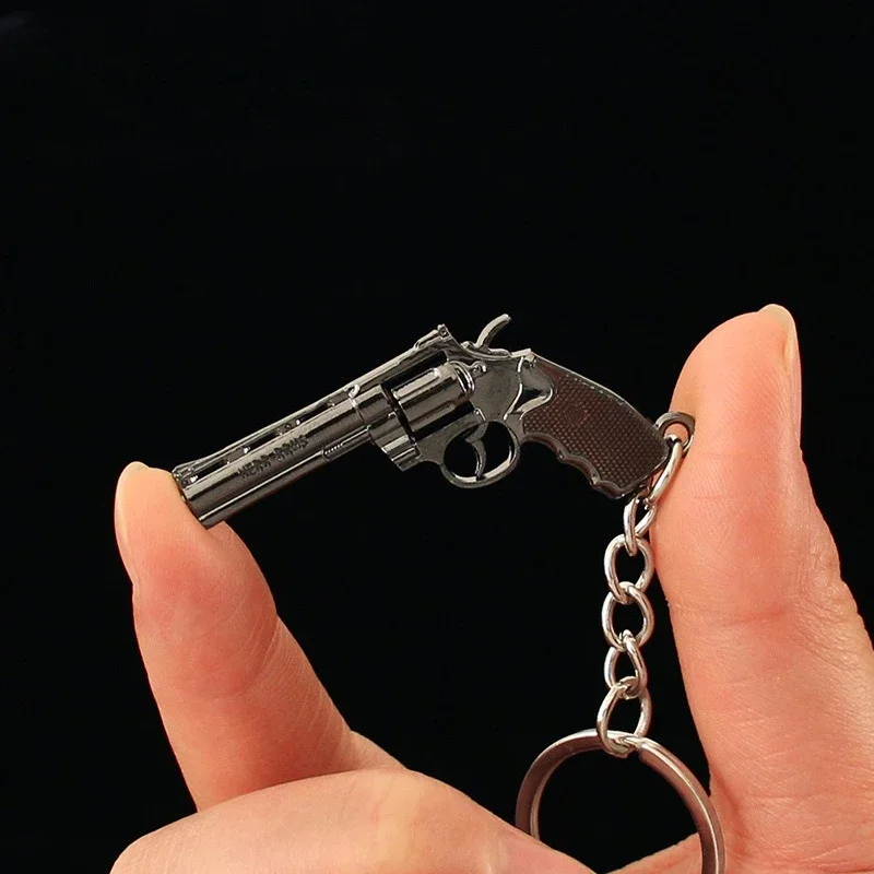 

Small Gun Model Ornaments, Metal Pendant Toys, Detachable Alloy Keychain Decoration 5cm Small Ornaments