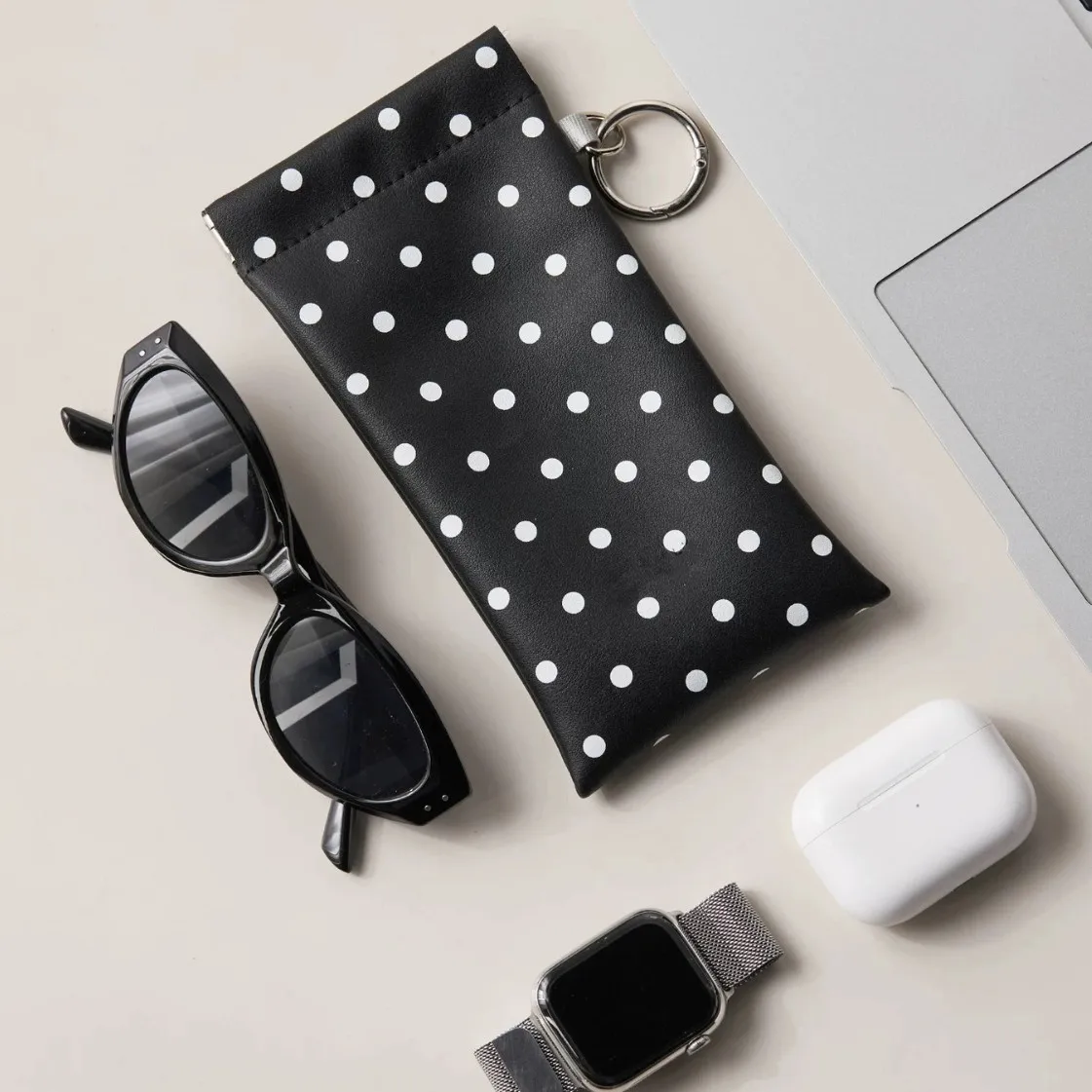 Wave point glasses storage bag, fashionable, portable, automatic closing, with mirror cloth elastic lenses, glasses bag hanging