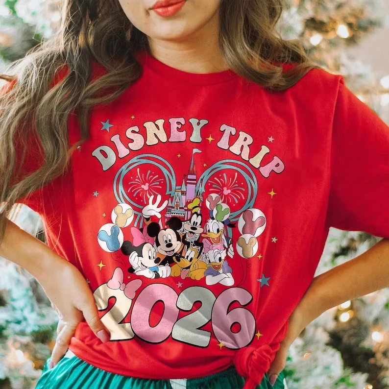 

Футболка для поездки в Диснейленд 2026, семейные футболки Disneytrip 2026, футболка для отпуска в Диснейленде 2026, одинаковые семейные футболки