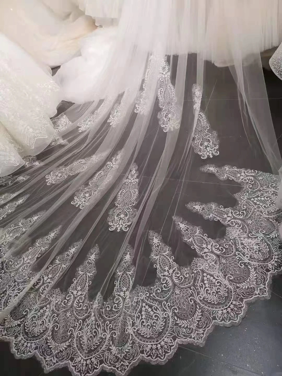 

Romantic One-Layer Lace Wedding Veil New Arrive Bridal Veils with Metal Comb MM Wedding Accessories