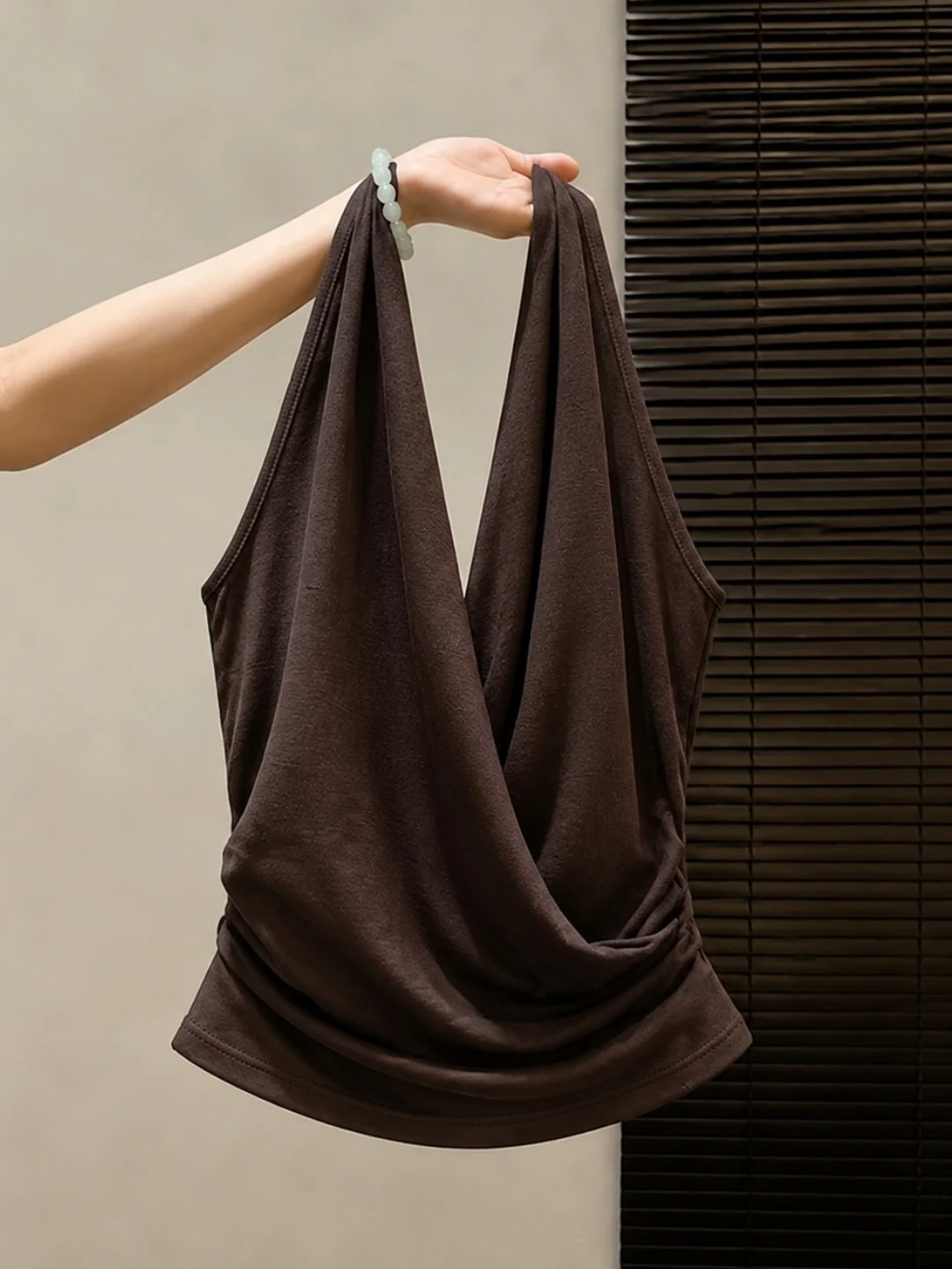 

Elegant V-Neck Hanging Neck Vest Slimming Design Commute Top Summer 2026 Korean Style Silk Women's Fashion Premium Quality