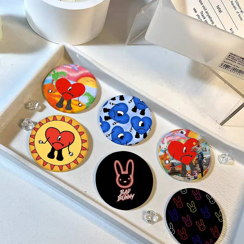 Bad B-Bunny Rundes Abzeichen Kreative Brosche Kleidung Rucksack Accessoires Anstecknadel