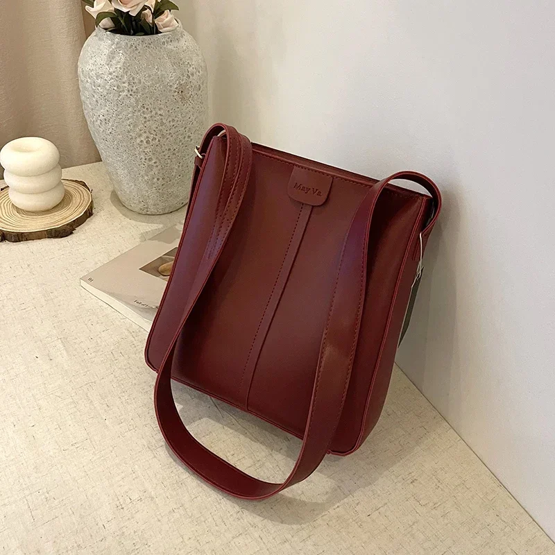 

Large Capacity Bag for Women New Crossbody Bucket Bag, Textured Single Shoulder Bag, Versatile and Popular Mother and Child Bag