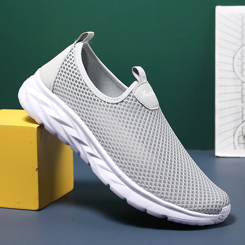 Men's Mesh Shoes Breathable Soft Comfortable Lightweight Flat Casual Men's Sports Shoes Summer Outdoor Non-slip Casual Shoes