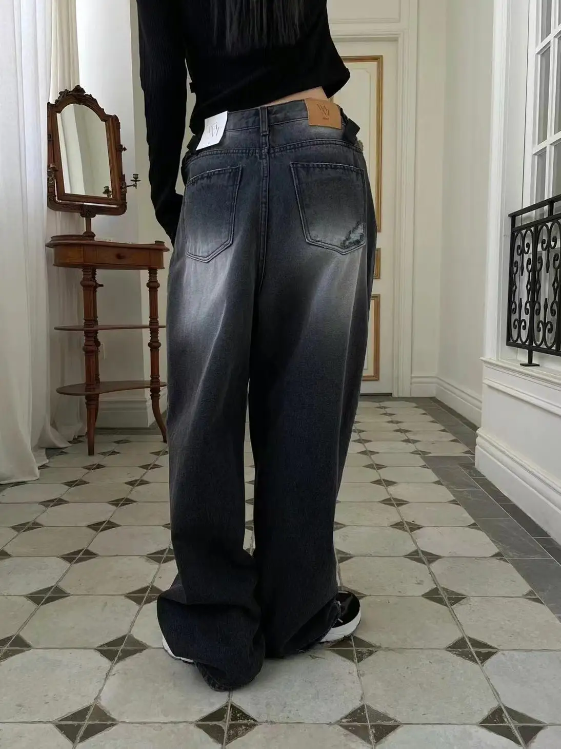 Women's Vintage Straight Leg Jeans Waist Cinching Frayed Hem Side Bule Long Trousers Versatile Slimming Trendy Denim Jeans