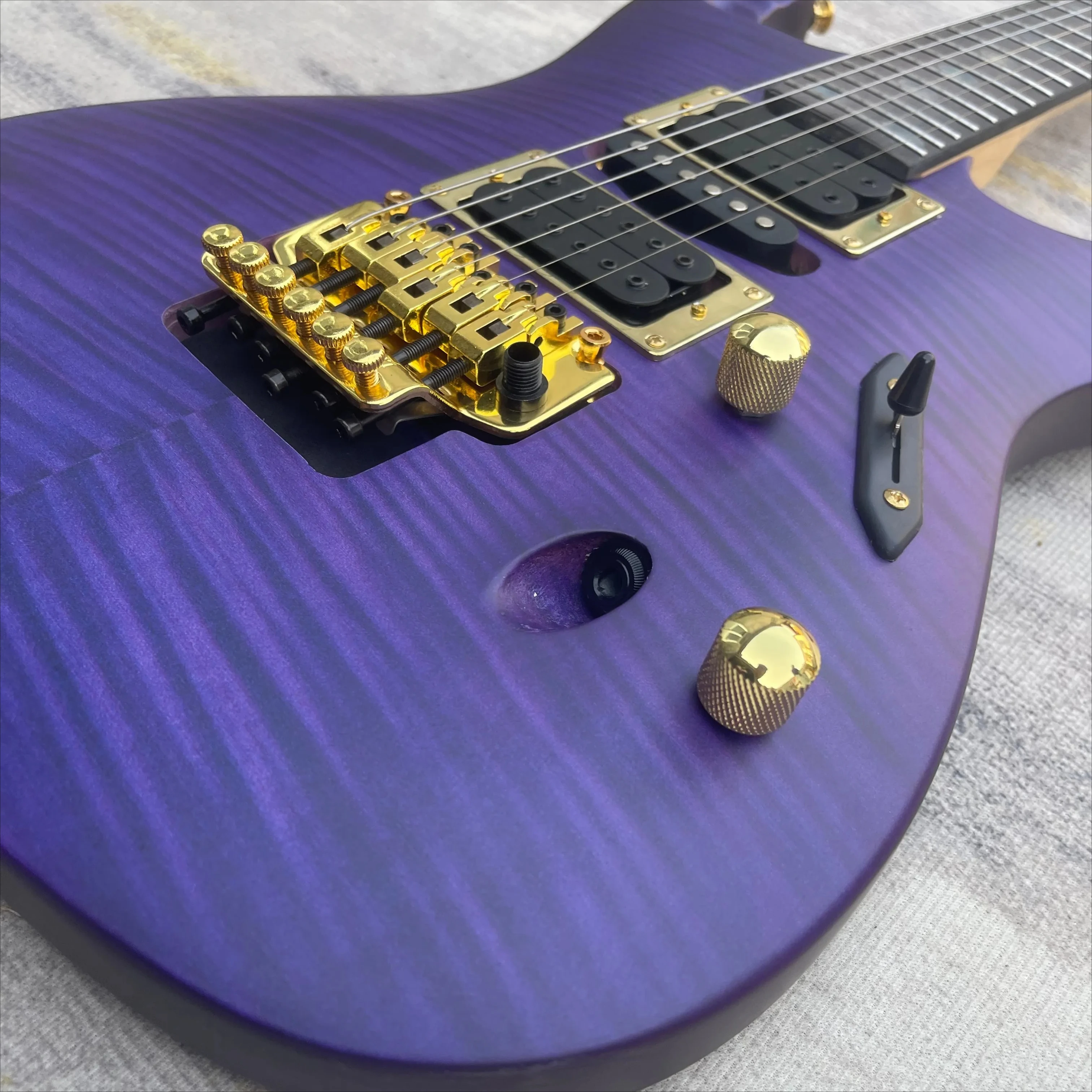 Hot Sales Purple Flame Maple Electric Guitar Dual Double Lock Tremolo Gold Hardware Modern Shred Solid Body Delivery Included