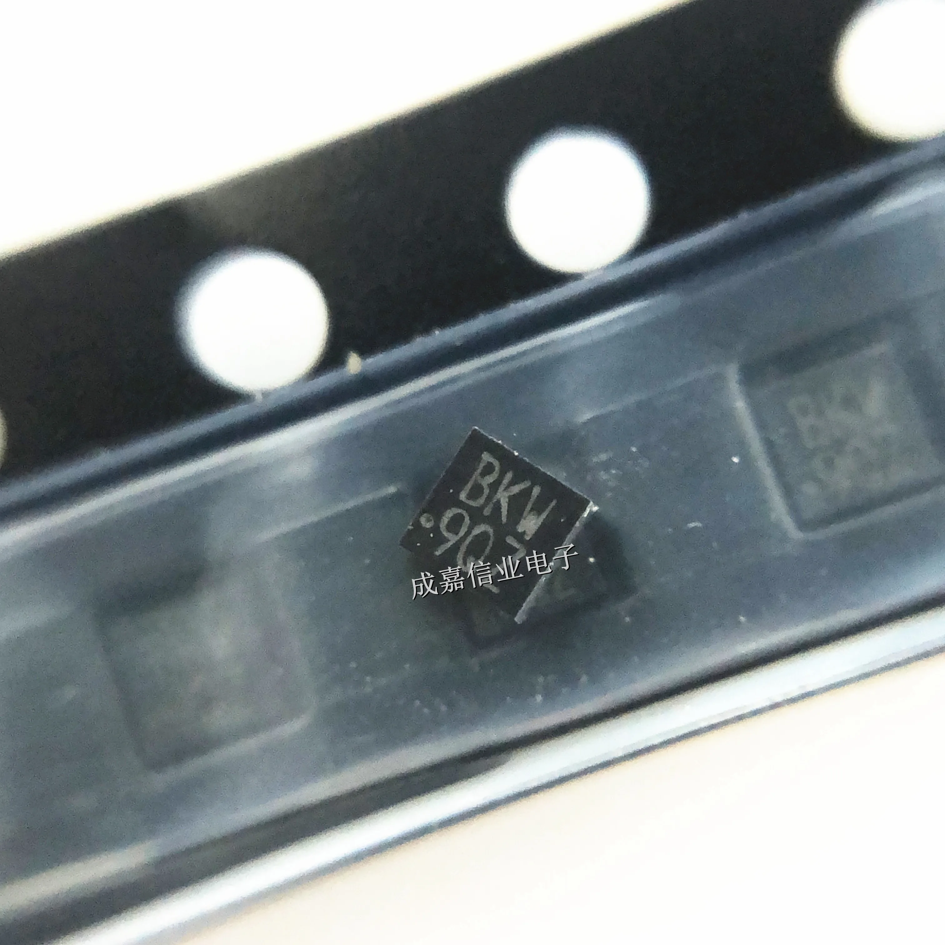 10 個/ロット SIB455EDK-T1-GE3 SC75-6 マーキング;BKW N チャネル MOSFET 9A 12V 22mOhms 動作温度:- 55 C-+ 150 C