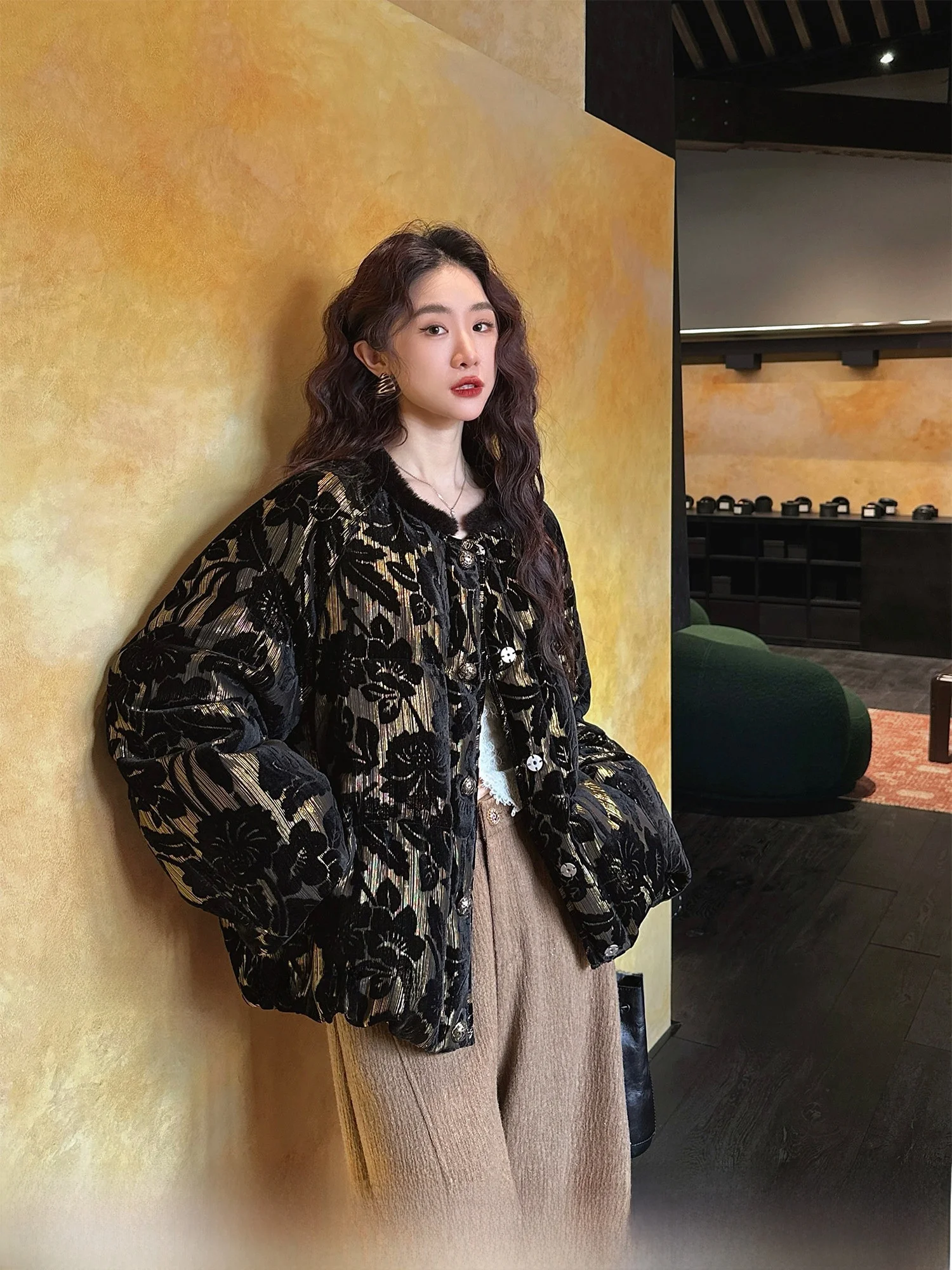

New Chinese Sle Gold Tead Burned Flower down Jaet Women's 2026 Trendy Winter Outerwear Warm Cozy Bla Flower Design