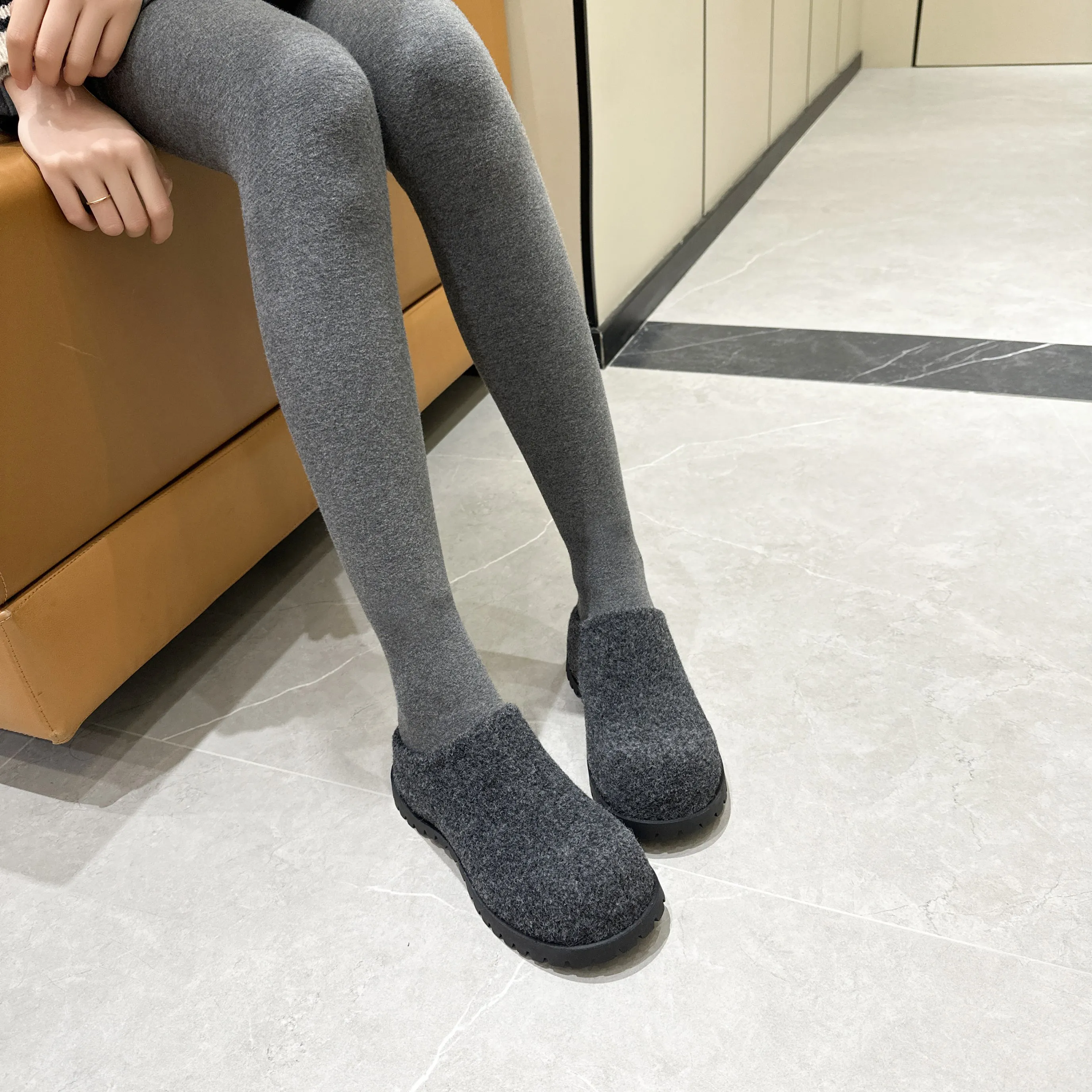AIYUQI Damen-Hausschuhe tragen neue 2025, Herbst, runde Zehen, Flanell, geschlossene Zehen, Damen-Hausschuhe, Retro-Plattform-Hausschuhe für Damen – Detail 5