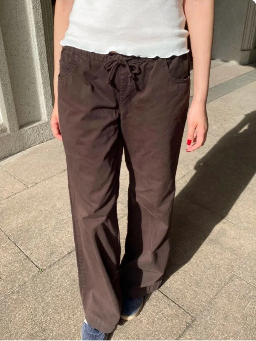 กางเกงขายาวทรงตรงแบบมีเชือกผูกเอวต่ำ มีกระเป๋า สีพื้น เรียบง่าย สไตล์วินเทจ สตรีทแวร์ แมทช์ได้กับทุกชุด ทรงหลวม