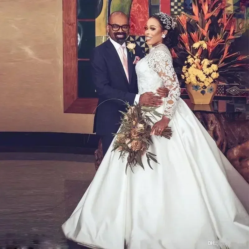 Customized Crystal Satin Wedding Dresses Full Sleeves Vestidos 2021 African Country Garden Bridal Gowns Gorgeous Lace Applique B