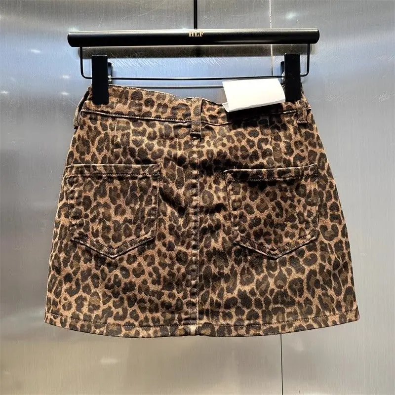 New short skirt 2025 summer American fashion elastic coffee leopard print denim hip skirt hot girl patch small short skirt