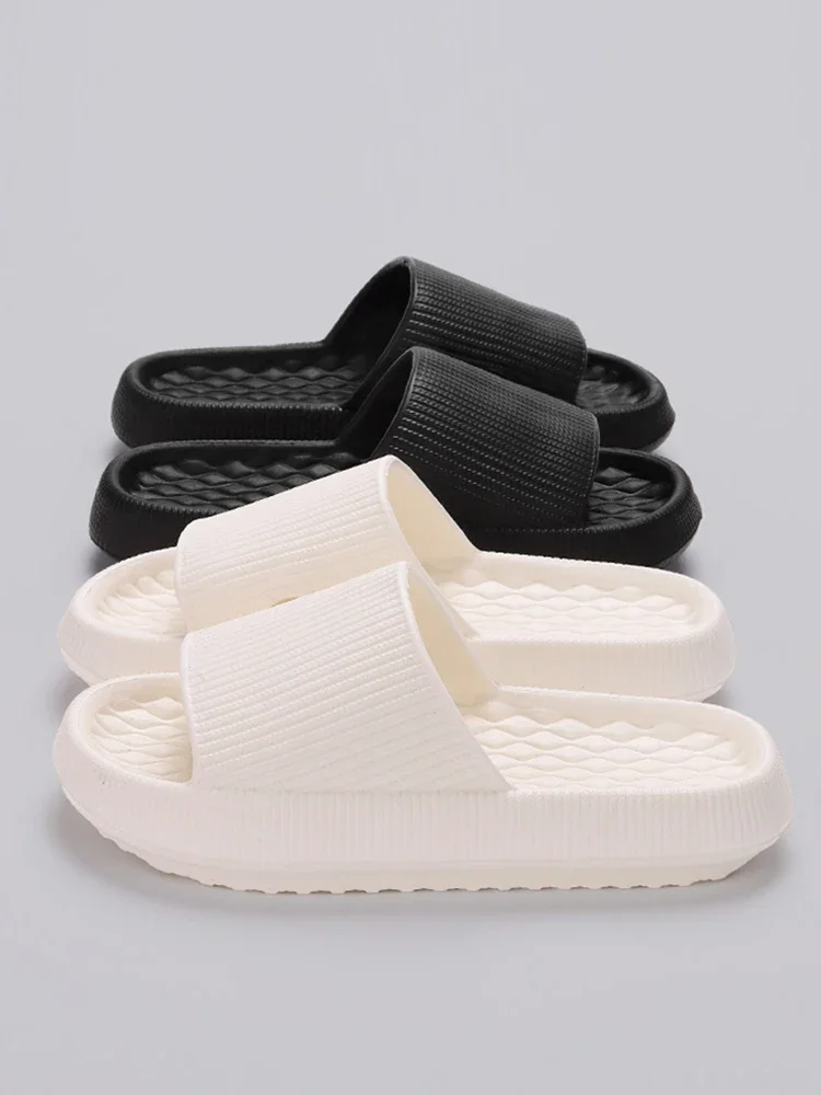 Dicke Sohlen Wolken-Hausschuhe für Damen, weiche EVA-Slipper für drinnen, Paar-Badezimmer-Schuhe, rutschfeste Plateau-Sandalen, Flip-Flops für den Sommer