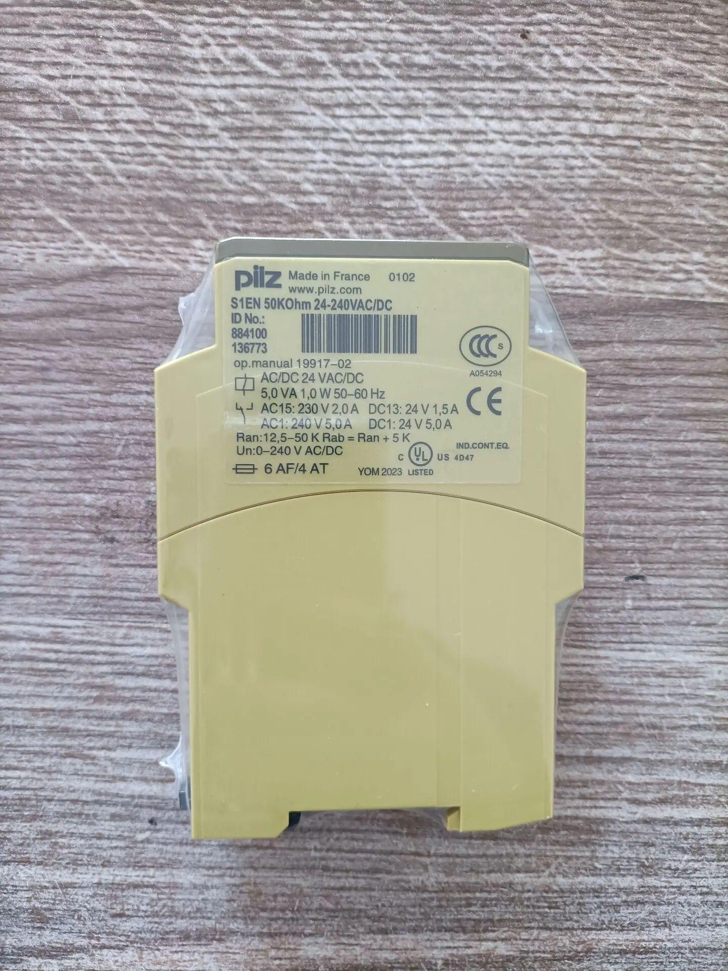 New PILZ safety relay 884100S1EN 50KOhm in Stock
