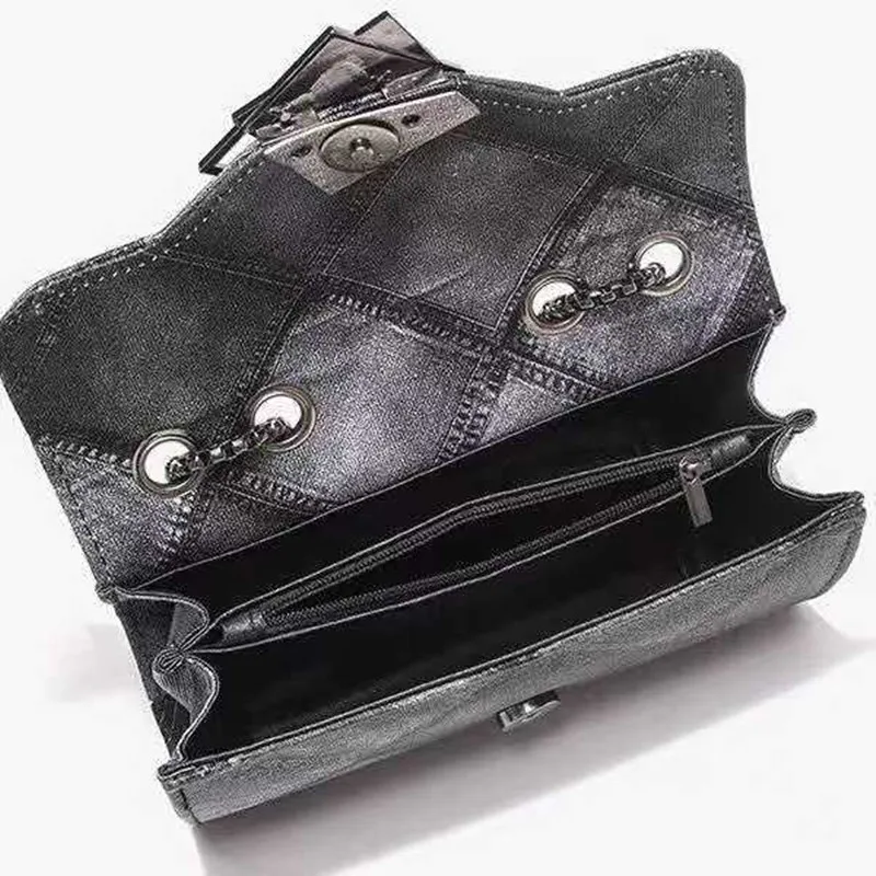 Fashionable and eye-catching multi-purpose chain small square bag perfect for shopping with its large capacity stylish design