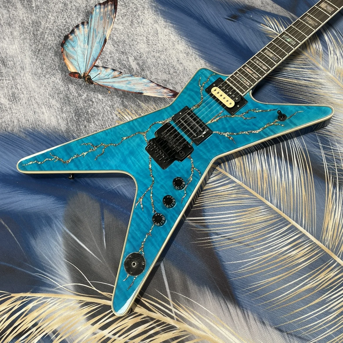 

6-string blue electric guitar,mahogany body with tiger stripe veneer electric guitars,portable professional performance guitarra