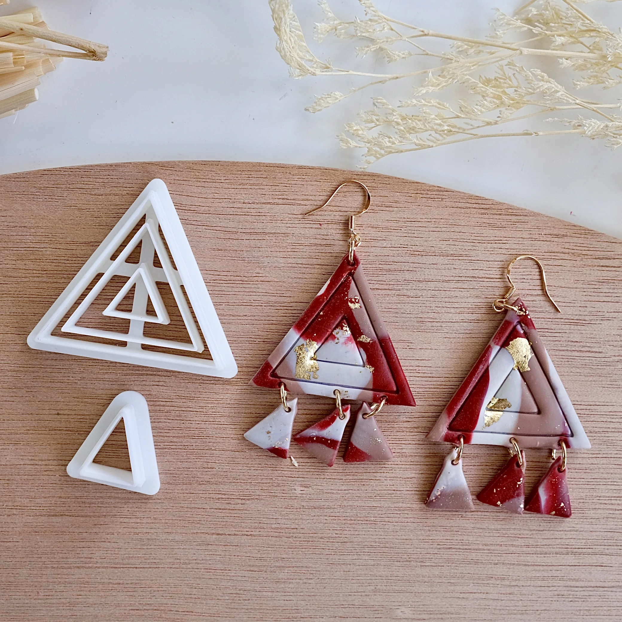 

2 шт./компл. геометрические полые треугольные формы фрезы для полимерной глины, формы для тиснения мягкой керамической глины для изготовления сережек своими руками, ювелирных изделий