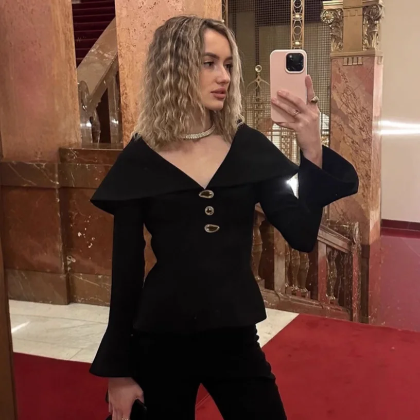 

Осенняя женская блузка с v-образным вырезом, лоскутная рубашка на пуговицах и расклешенными рукавами для женщин, модный женский топ для уличной вечеринки