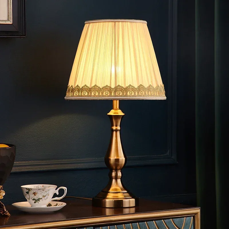 American minimalist desk lamp, bedroom bedside lamp, creative European style living room, study, warm and retro countryside vert
