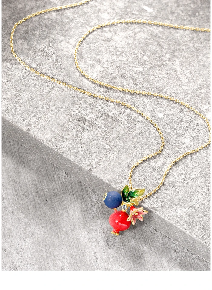 SANTUZZA Anhänger aus reinem 925er Sterlingsilber mit Fruchtmotiv für Damen, zarte Blaubeeren & Granatapfel, trendiger Party-Schmuck, Emaille – Detail 5