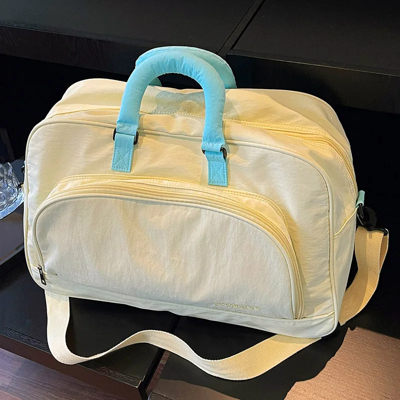 Fashionable Large Capacity Travel Bag Contrasting Color Yoga Handbag Suitable for Travel Vacation Camping Sports Fitness
