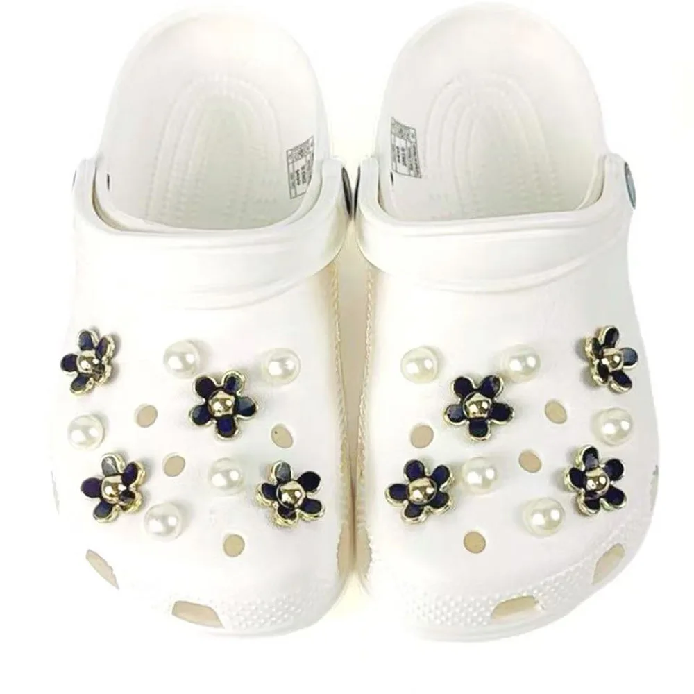 

18Pcs Fashion Shoe Charms Set Black Pink Five Leaf Flower Pearl Shoe Decorat Buckle for Sandals Clogs DIY Accessories Party Gift