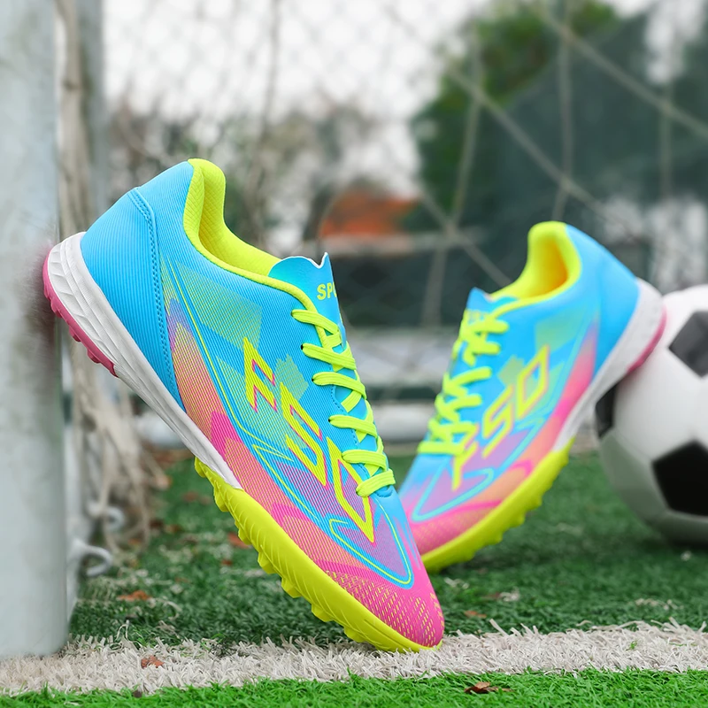 

New Men Futsal Soccer Shoes Unisex Sneakers High-quality Ultralight Women Hot Sale Football Boots Professional TF/FG Cleats