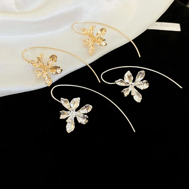 Retro metal phoenix iris flower ear hook earrings French simple niche temperament floral high-end earrings women