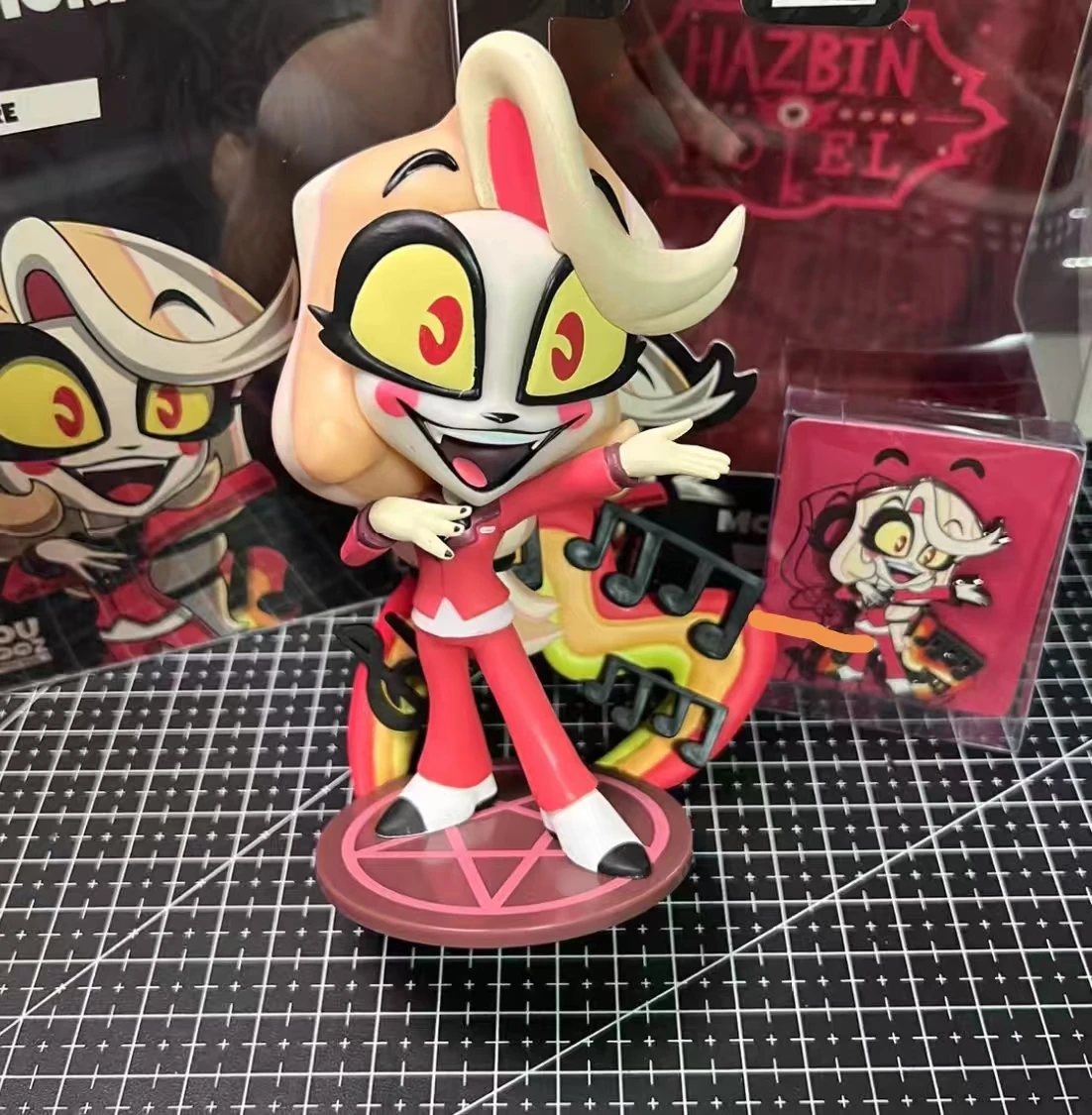 

13,4 см ПВХ Youtooz Hazbin Hotel Alastor Game Фигурка Коллекционная модель Украшение рабочего стола Гаражный комплект Игрушка в подарок для фанатов