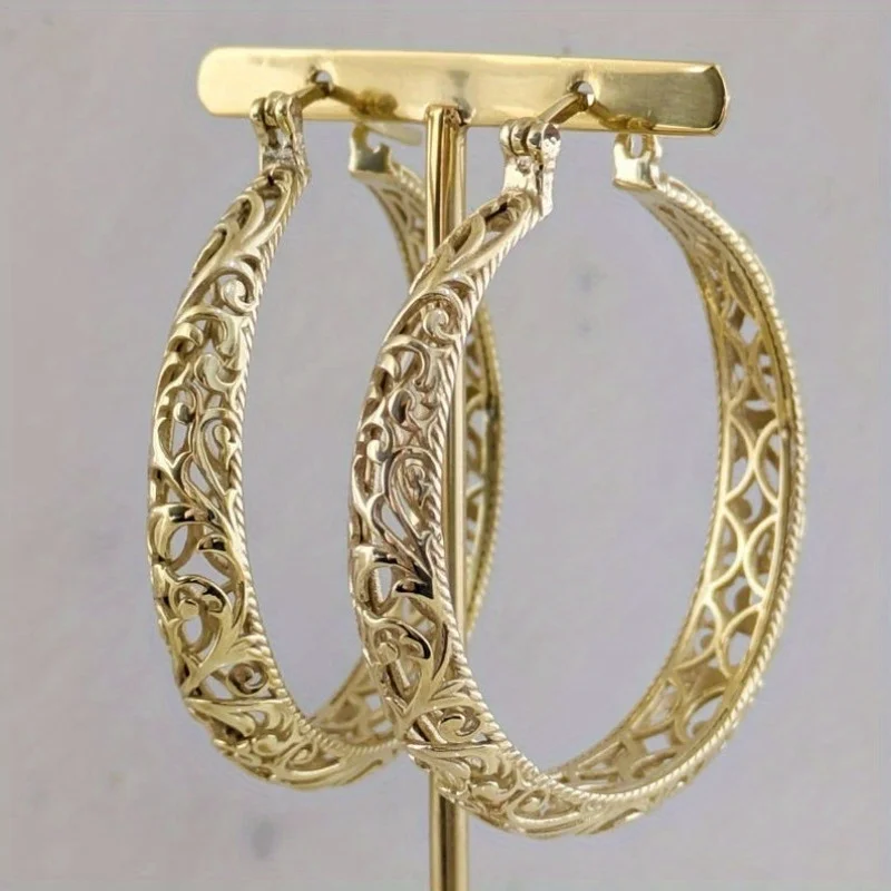 Image of Goldene ausgehöhlte Retro-Creolen, klassischer und vielseitiger Schmuck für das tägliche Festivals von Frauen