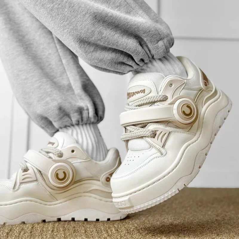 

Couple headphones, fashionable bread, sports shoes, thick soled skateboarding dad shoes