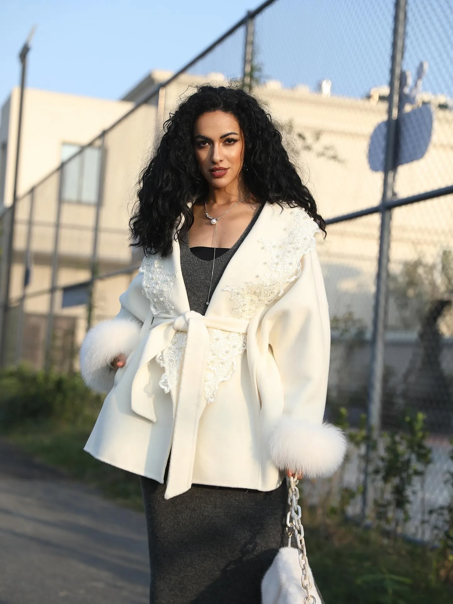 Manteau d'hiver en fausse fourrure pour femme, manteau en laine, grande taille, dentelle perlée, vêtements d'extérieur, pardessus, veste de poche, tenue chaude et épaisse personnalisée