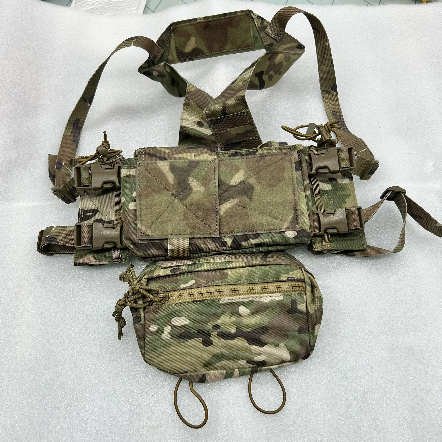 plate-forme-de-poitrine-tactique-molle-mk4-avec-pochette-pour-magazines-a-tirage-rapide-integree-conception-de-camouflage-extensible-respirante-et-a-degagement-rapide