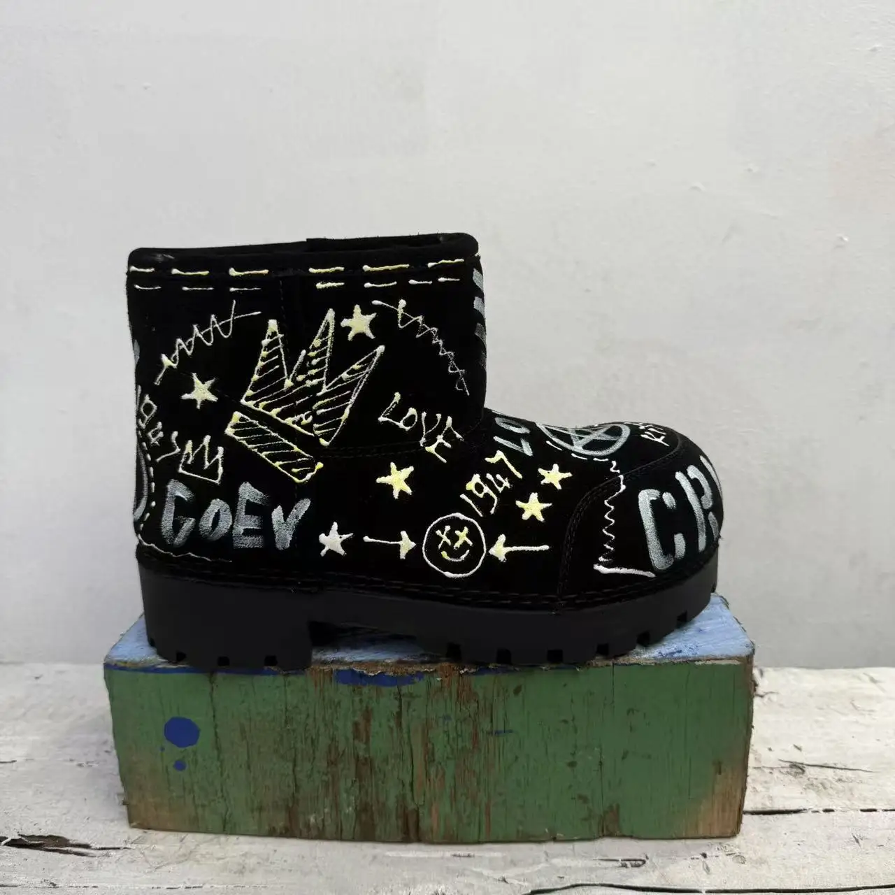 リアルピクチャー女性用高品質手作りグラフィティチャンキーソールブガン冬用スノーウール暖かいブーツ