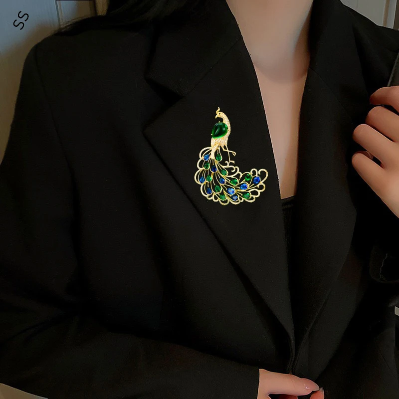 Broches de mode plaquées or véritable pour femmes, queue ouverte de paon, pierre précieuse bleue et verte, accessoires vestisens, breloques en cuivre