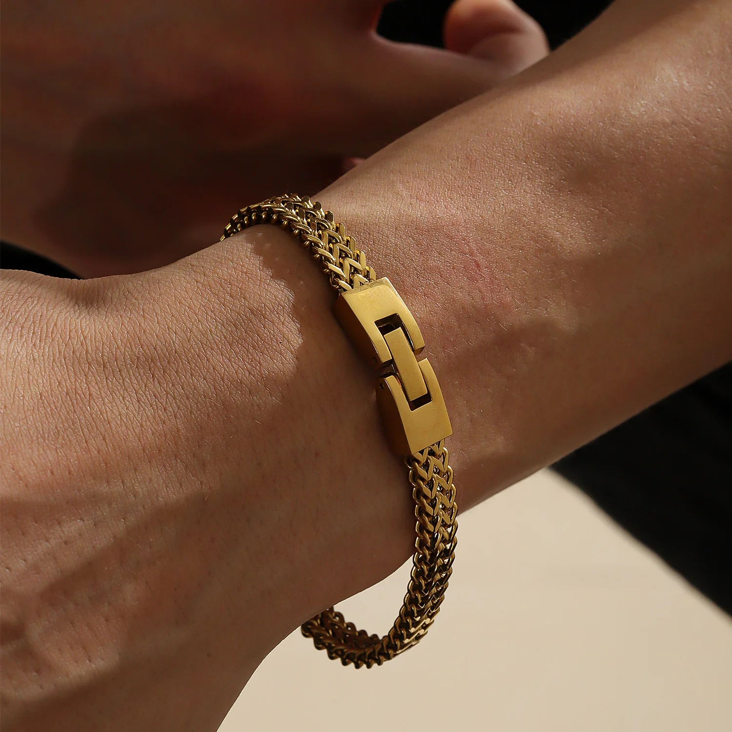 Dascusto Benutzerdefiniertes Namensarmband mit doppelter Seilkette für Herren, Edelstahlarmband, polierte Farbe, Punk-Biker-Armband, Herrenschmuck – Detail 6