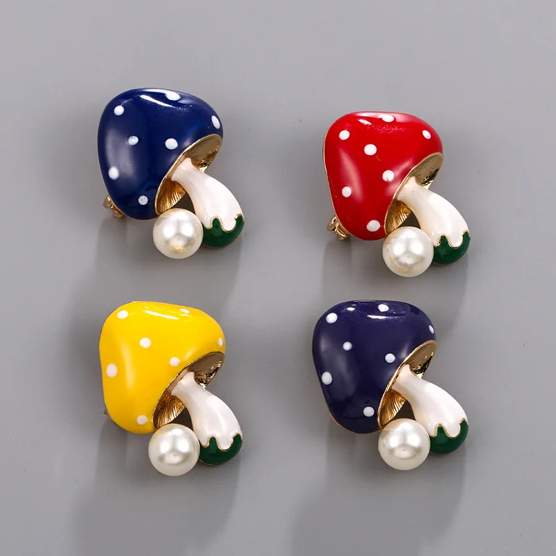 Colorful Rhinestone Pearl Mushroom Brooches For Women Cute Enamel Mushroom Brooch Clothes Suit Laple Pin Party Jewelry Gifts