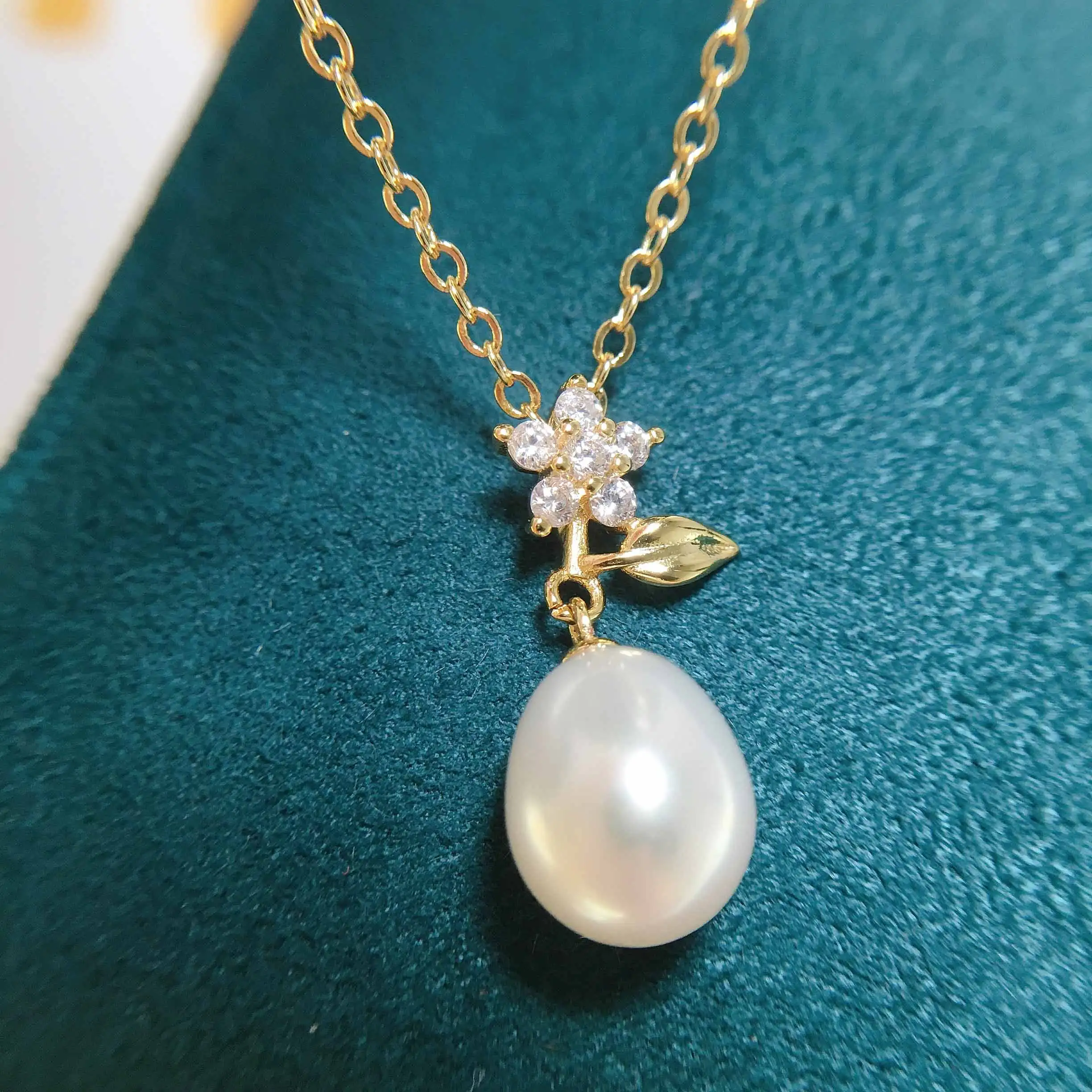 ZHBORUIN 18K Gold Plating Pearl Pendant Real Natural Freshwater Pearl Necklace Flowers Leaves Silver Gold Color Jewelry Woman